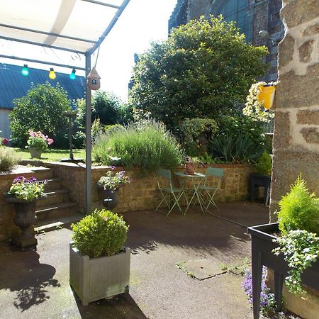 La Vie De Chateau En Toute Amitie Et Simplicite Montaudin 外观 照片
