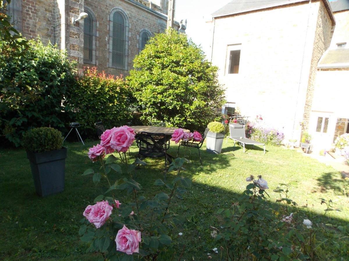 La Vie De Chateau En Toute Amitie Et Simplicite Montaudin 外观 照片