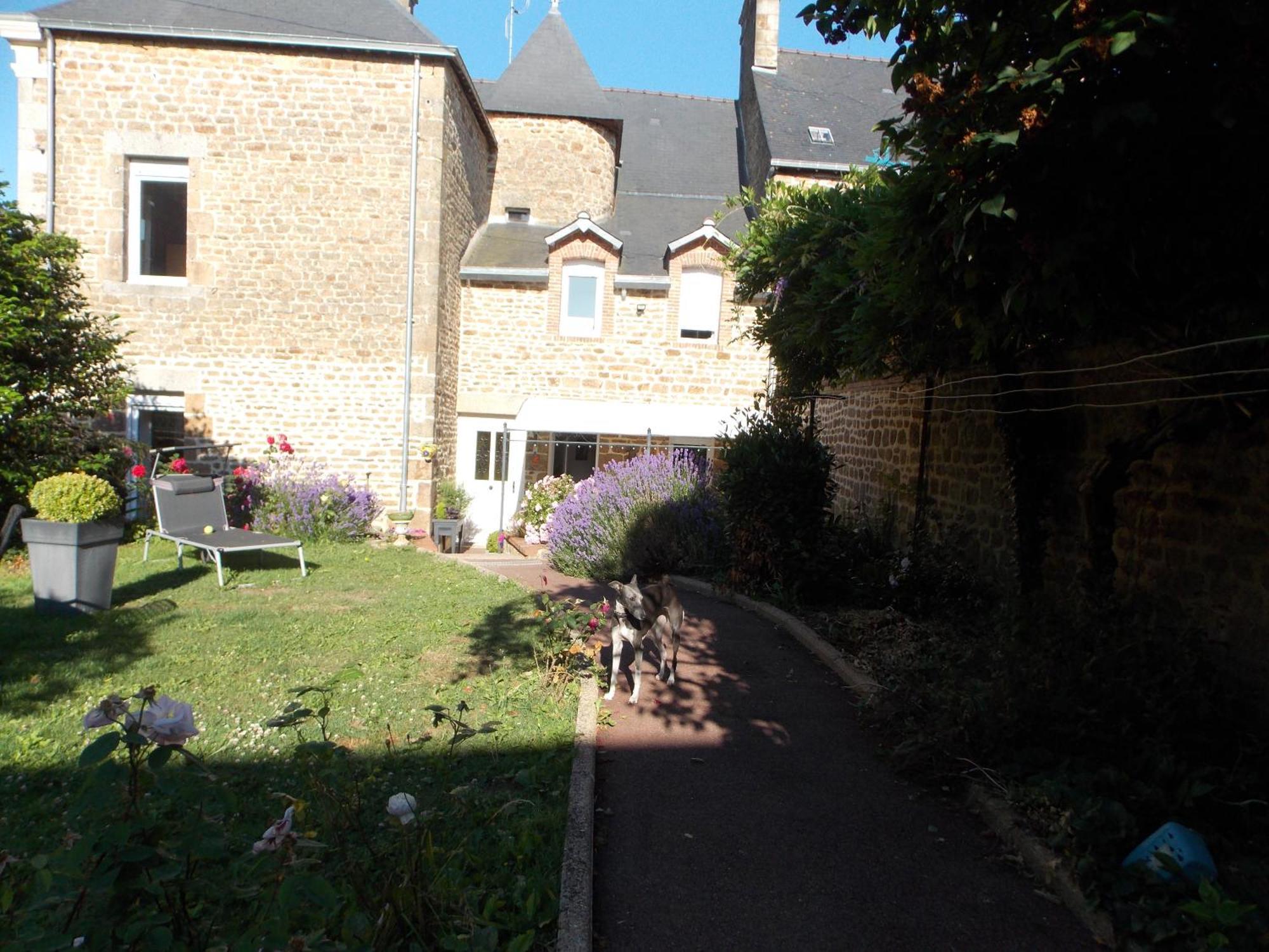 La Vie De Chateau En Toute Amitie Et Simplicite Montaudin 外观 照片